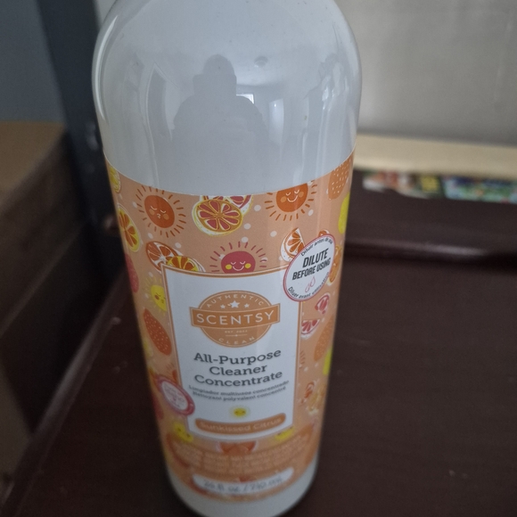 Scentsy Magnolia Shimmer Bath & Body Set - White and Purple - Picture 6 of 15